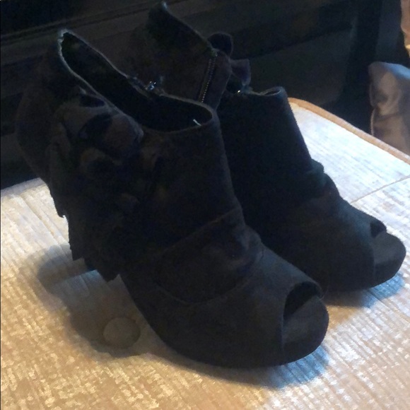 Open toed booties - Picture 2 of 8